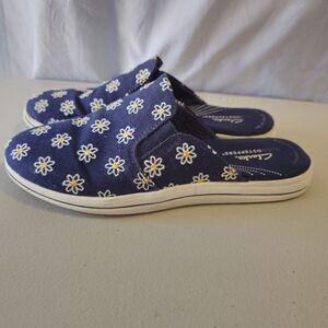 Clarks CloudSteppers Floral Embroidered Slip-On‎ Shoes